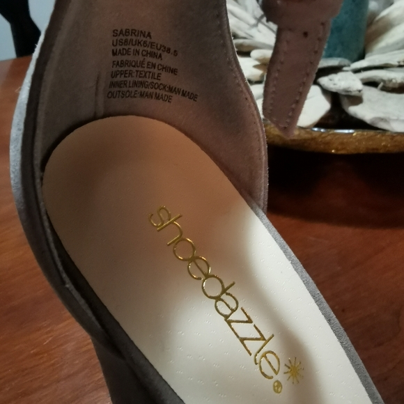 Round Toe Pump - Picture 5 of 5